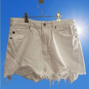 White High-Waisted Jean Shorts with Frayed Hem